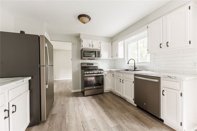 Welcome to this beautifully updated 3-bed, 1.5-bath home - photo 19