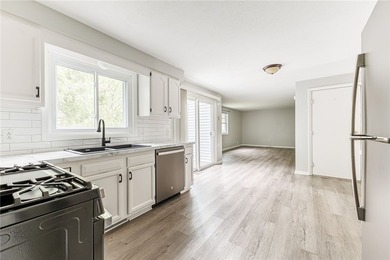 Welcome to this beautifully updated 3-bed, 1.5-bath home - photo 20