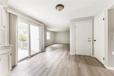 Welcome to this beautifully updated 3-bed, 1.5-bath home - photo 21