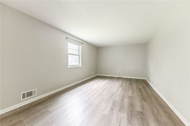 Welcome to this beautifully updated 3-bed, 1.5-bath home - photo 23