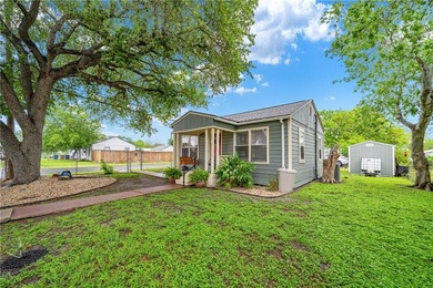 Welcome to this cozy and well-maintained home with great curb - photo 25