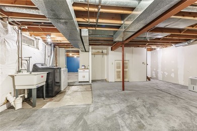 Welcome to this beautifully updated 3-bed, 1.5-bath home - photo 33