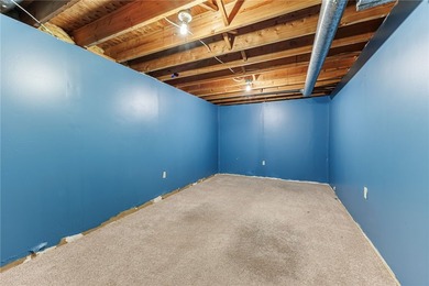 Welcome to this beautifully updated 3-bed, 1.5-bath home - photo 34
