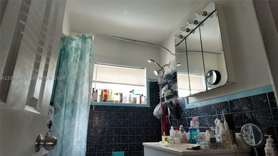 Welcome to this 3-bedroom, 2-bathroom single-family home in the - photo 3