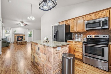Welcome to this beautifully maintained 3-bedroom, 2-bath - photo 15