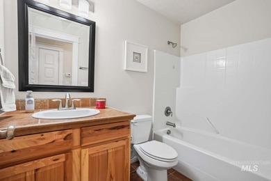 Welcome to this beautifully maintained 3-bedroom, 2-bath - photo 18