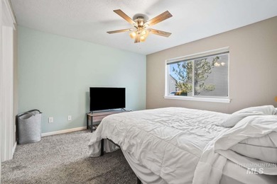 Welcome to this beautifully maintained 3-bedroom, 2-bath - photo 22