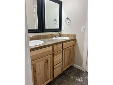 Welcome to this beautifully maintained 3-bedroom, 2-bath - photo 25