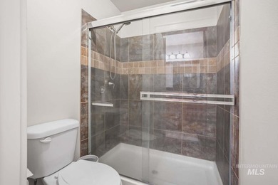 Welcome to this beautifully maintained 3-bedroom, 2-bath - photo 26