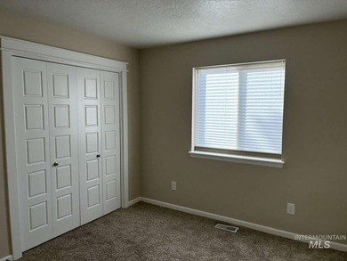 Welcome to this beautifully maintained 3-bedroom, 2-bath - photo 28