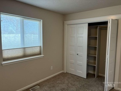 Welcome to this beautifully maintained 3-bedroom, 2-bath - photo 31
