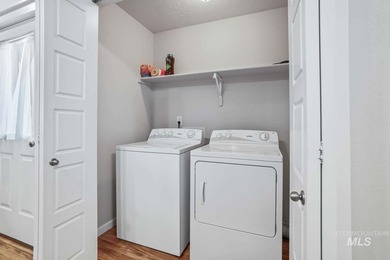 Welcome to this beautifully maintained 3-bedroom, 2-bath - photo 33