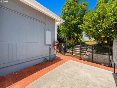 Enjoy coastal living in this well-maintained double-wide - photo 34