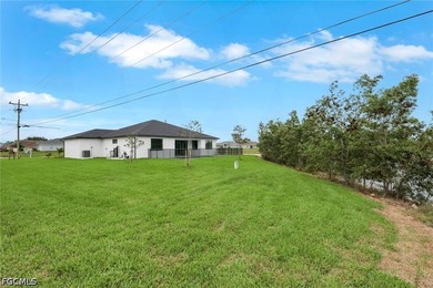Welcome home! This stunning Hardwyn Signature model on a - photo 22