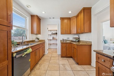 Welcome to this inviting 3-bedroom, 2-bathroom ranch-style home - photo 8