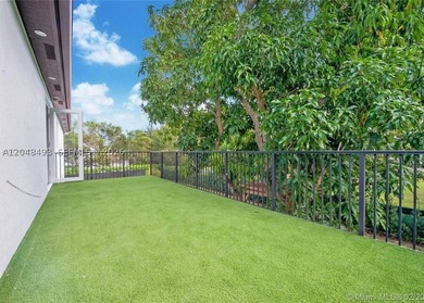 Beautiful home in a private community with a resort-style - photo 10
