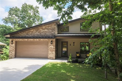 Modern luxury meets the serenity of nature in this stunning new - photo 1