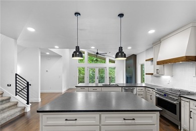 Modern luxury meets the serenity of nature in this stunning new - photo 5