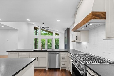 Modern luxury meets the serenity of nature in this stunning new - photo 6
