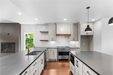 Modern luxury meets the serenity of nature in this stunning new - photo 7