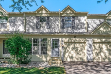 Lake Townhome/Townhouse For Sale in Aurora, Illinois