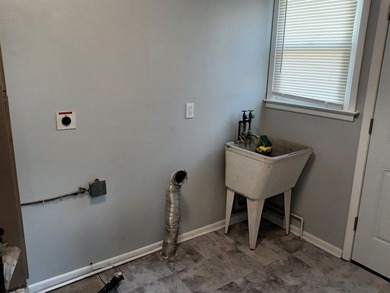 Welcome to 641 Howard Street! This beautifully updated 3-bedroom - photo 14