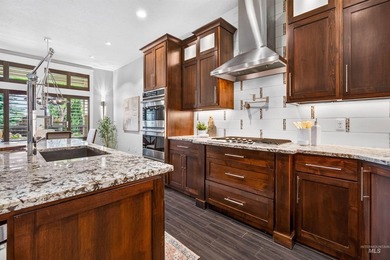 Beautiful James Clyde-built single-level home on a .35-acre - photo 23
