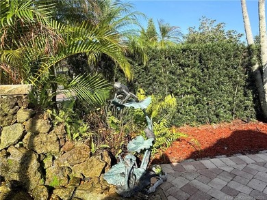 Exceptional oversized 3,514 sq ft lot offering over 70 feet of - photo 27
