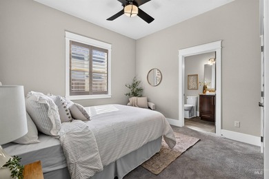 Beautiful James Clyde-built single-level home on a .35-acre - photo 32