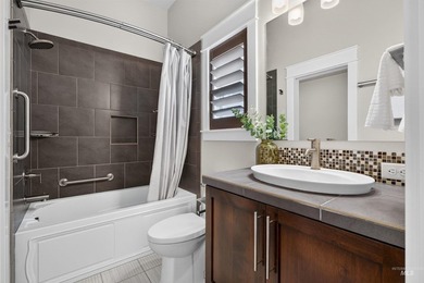 Beautiful James Clyde-built single-level home on a .35-acre - photo 35