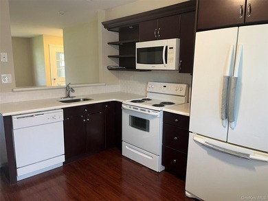 Enjoy Your Retirement and Carefree Living in this Desirable - photo 5