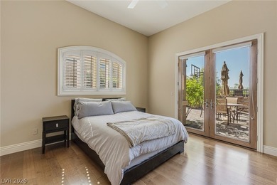 Magnificent custom home in guard/gated MacDonald Highlands with - photo 46