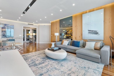 Turnkey, professionally designed 2-bedroom + den, 2.5-bath - photo 8