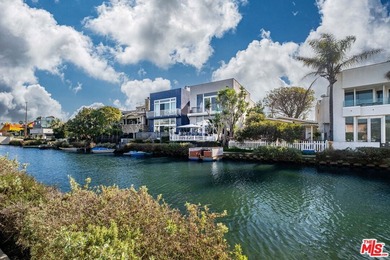 Life here in the Venice Canals is simply better! Just walking - photo 1