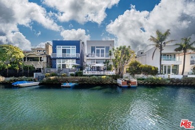 Life here in the Venice Canals is simply better! Just walking - photo 3