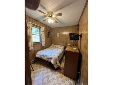 Big Pine Inn is nestled in a lovely setting of Oaks and Pines on - photo 17