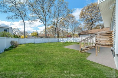 Welcome Home to this Beautiful Colonial in the heart of Mastic - photo 25