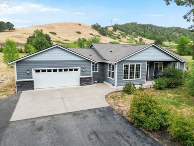 Lake Home For Sale in Roseburg, Oregon