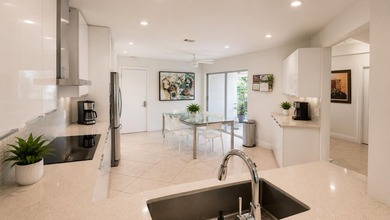 This bright, spacious, and beautiful 4-bedroom, 4-bathroom - photo 7