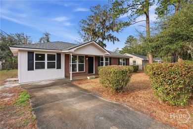 This fully renovated home offers 3 bedrooms, 1 bathroom, plus a - photo 3
