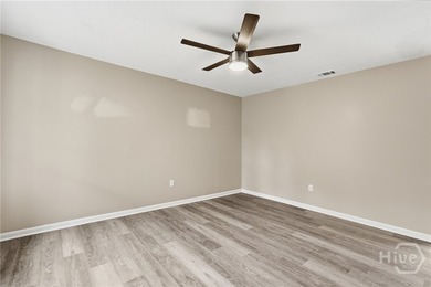 This fully renovated home offers 3 bedrooms, 1 bathroom, plus a - photo 6