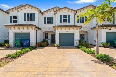 Lake Townhome/Townhouse For Sale in Miami, Florida