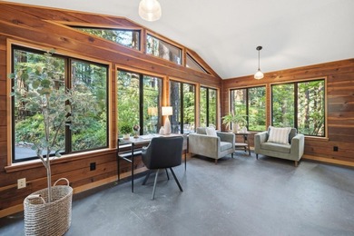 Stunning home on over an acre in one of the most convenient - photo 6