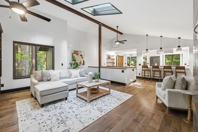 Stunning home on over an acre in one of the most convenient - photo 7