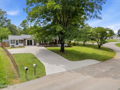Welcome to 513 Smokey Drive in Loudon, TN! This charming - photo 31