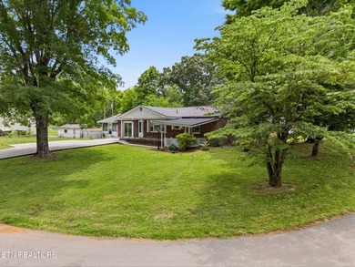 Welcome to 513 Smokey Drive in Loudon, TN! This charming - photo 32