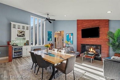 Discover the perfect blend of timeless mid-century modern design - photo 8