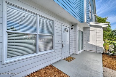This beautifully refreshed condo has been completely cleaned and - photo 3