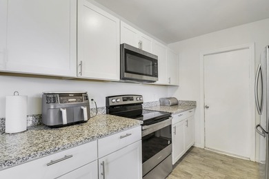 Discover this charming 2Bd, 2Ba Single Family home. Centrally - photo 9