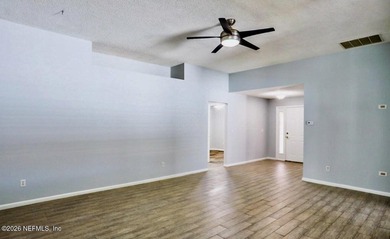Ready to move in! This immaculate 3-bedroom, 2-bathroom home - photo 3